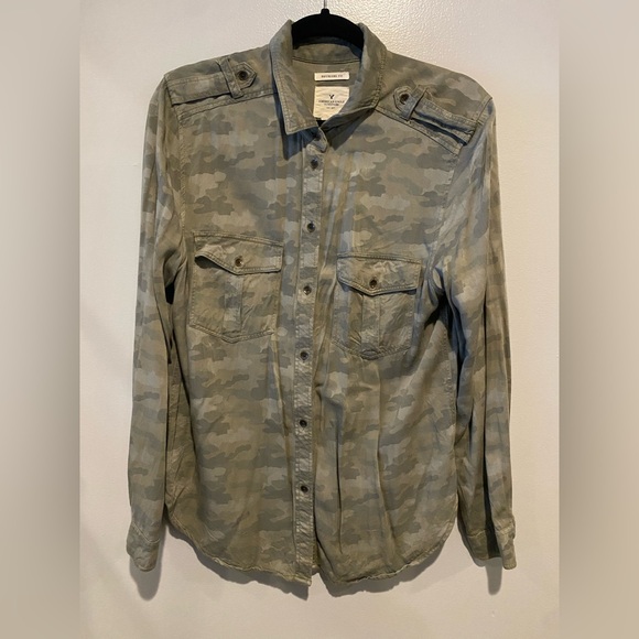 American Eagle Boyfriend Fit Shirts Womens Large Green Ahh-Mazingly Flannel Camo - Picture 7 of 11